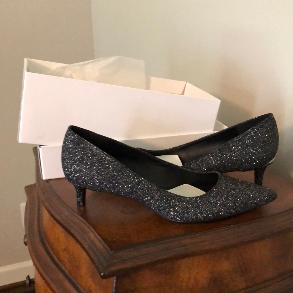Sequin size 7 Calvin Klein 2 in pump. Beautiful shoe. Never worn